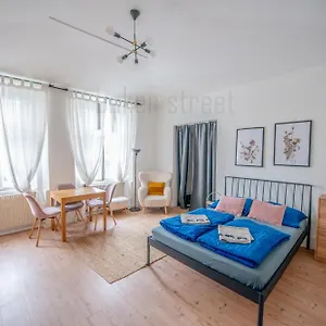 Apartmán Cozy Close To Palmovka, Praha